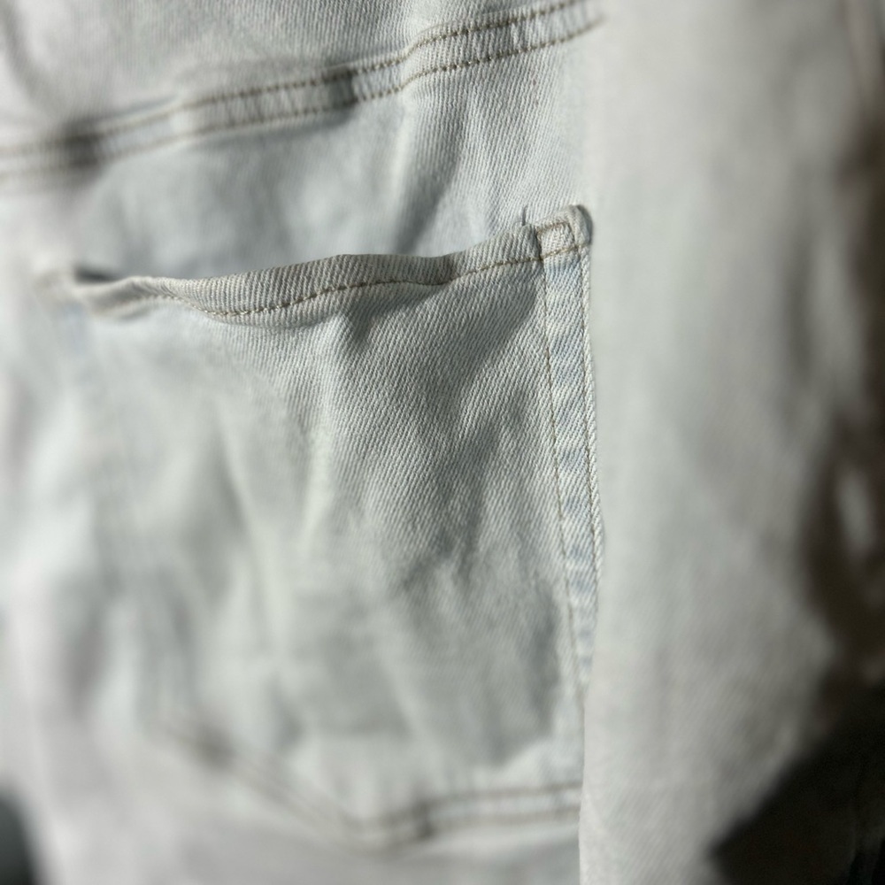 Ava + Viv Light Wash Frayed Hem Shorts, High Rise with Stretch, Size 22 - Picture 5 of 8